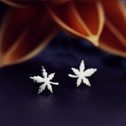 Silver plated - maple leaf - stud earring