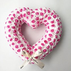 Día de San ValentínDecoración en forma de corazón - hecha de rosas de infinito