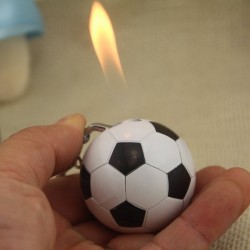 EncendedorLámpara de cigarrillo en forma de fútbol - llavero