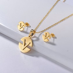 Necklace & earrings - gold jewellery set - with V-letterNecklaces