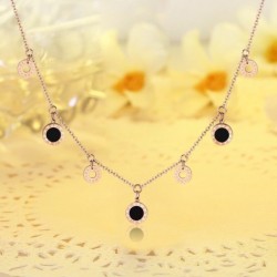 CollarGold necklace - with round charm decorations