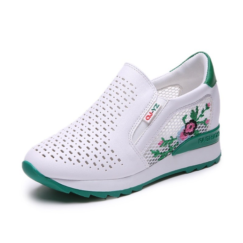 Trendy high platform loafers - slip-on - with floral printShoes