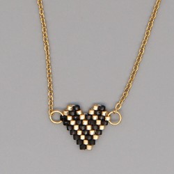 CollarCollar elegante con corazón de cuentas de colores