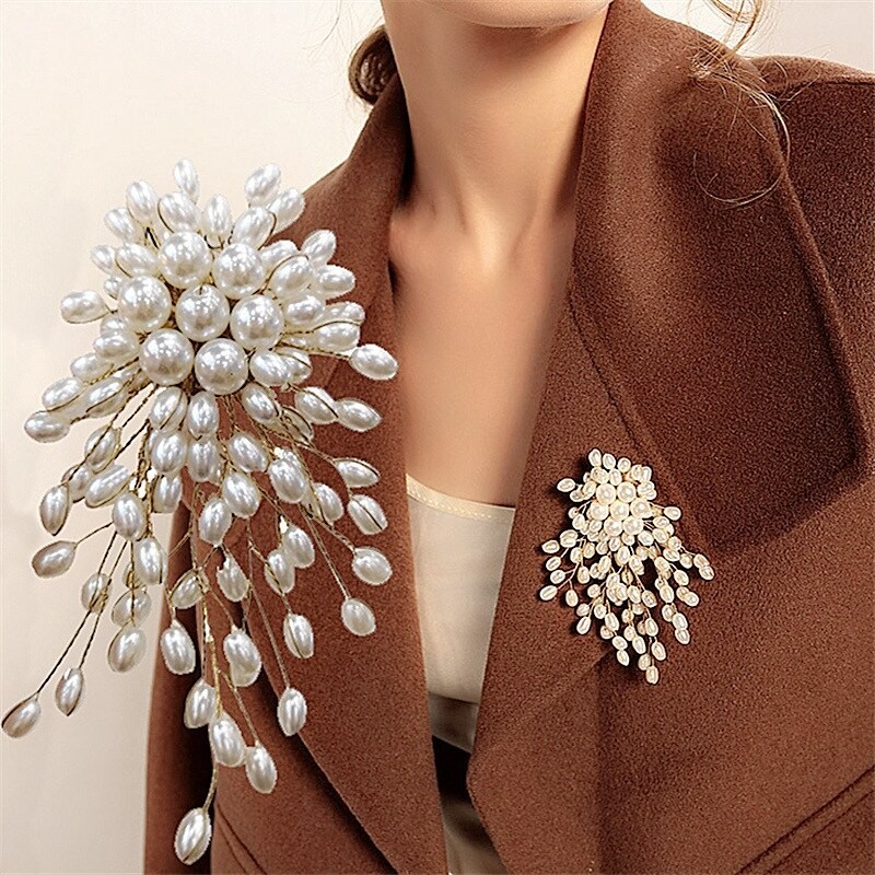 BrochesBranch with oval pearls - fashionable brooch