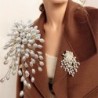 BrochesBranch with oval pearls - fashionable brooch