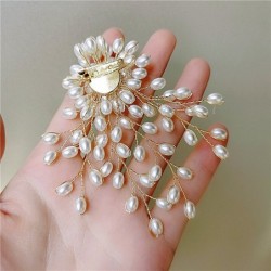BrochesBranch with oval pearls - fashionable brooch