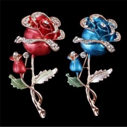 BrochesLuxurious brooch with double crystal rose