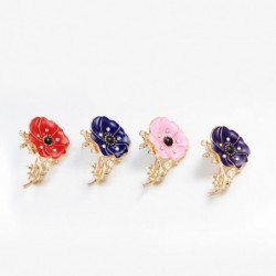 BrochesSmall enamel flower with crystals - vintage brooch