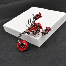 BrochesScorpion shaped brooch with roses