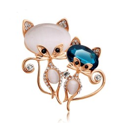 BrochesBrooch with two crystal foxes