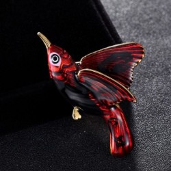 BrochesElegant brooch with a small bird