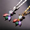 CollarElegante collar con peces de cristal de colores
