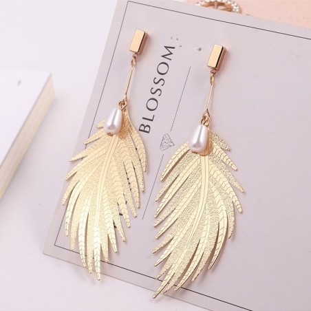 AretesPendientes de plumas de hoja - con una perla