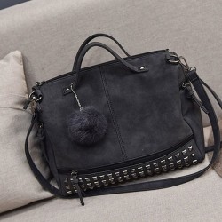 BolsasBolso vintage de piel nubuck con remaches / pompón de pelo