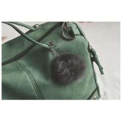 BolsasBolso vintage de piel nubuck con remaches / pompón de pelo