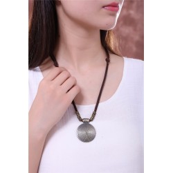 CollarCollar vintage - colgante redondo de metal - cuerda de cuero