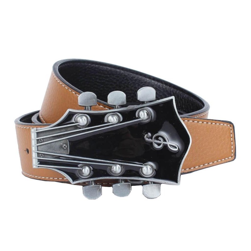 CinturónCinturón de piel con hebilla metálica en forma de guitarra
