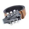 CinturónCinturón de piel con hebilla metálica en forma de guitarra