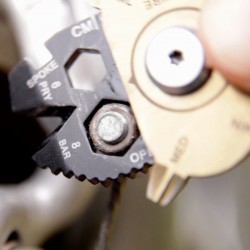20 in1 Portable Mini Utility FIXR Pocket Multi Tool Keychain Key RingOutdoor & Camping