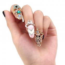 UñasAnillo de uñas con cristales
