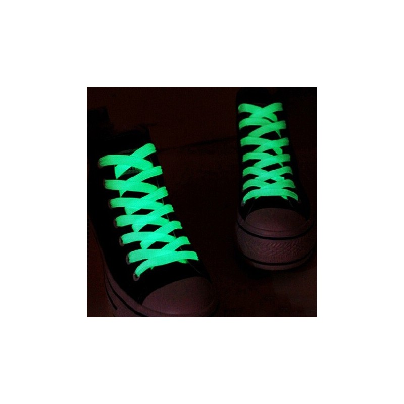 ZapatosGlowing en los cordones oscuros
