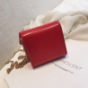 BolsasBolso pequeño y elegante con cadena de arco