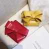 BolsasBolso pequeño y elegante con cadena de arco