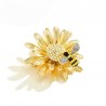 BrochesAbeja de cristal y margarita - un elegante broche
